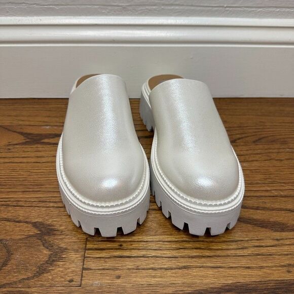Dolce Vita Women’s Iridescent Pearl  White Clogs Size 10 Lexy Slip On Shoes - Picture 2 of 7